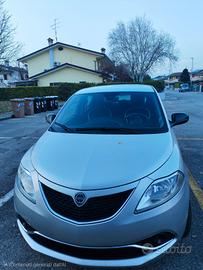  Lancia Ypsilon Silver
Motore 1.2 benzina 