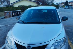  Lancia Ypsilon Silver
Motore 1.2 benzina 