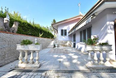 VILLA SINGOLA A BORGHI