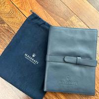 Porta documenti Maserati in pelle blu