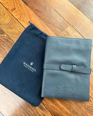Porta documenti Maserati in pelle blu