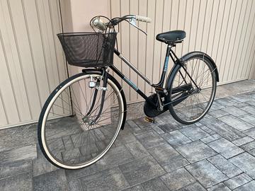 Bicicletta da Donna Vintage con Cestino