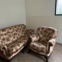 Set divano e poltrona vintage ben tenuti