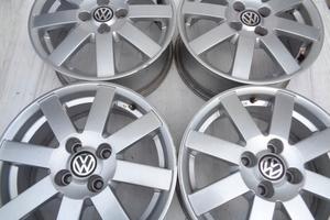 A MI: 4 CERCHI IN LEGA VW 15'' COMPLETI DI GOMME
