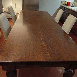 Tavolo in legno massiccio