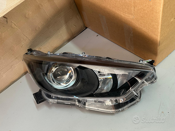 Faro ant dx Toyota Yaris e Mazda