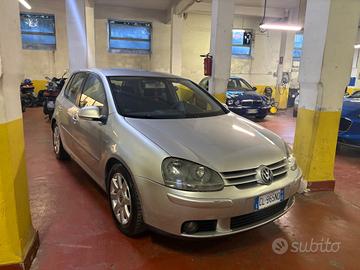 Volkswagen Golf 1.6 16V FSI 5p. Sportline