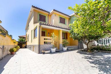 Elegante villa con giardino