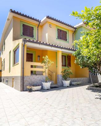 Elegante villa con giardino