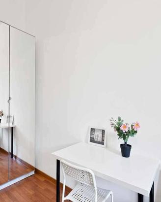 Stanza in appartamento di 143 m² a Milano