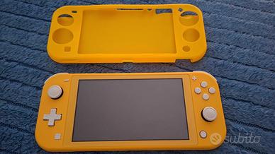 Nintendo Switch Lite gialla con SD 64gb