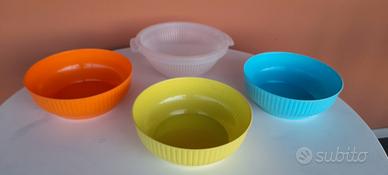 ciotole in plastica e scolapasta 