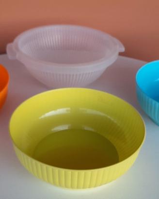 ciotole in plastica e scolapasta 