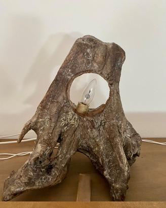 Lampada di legno