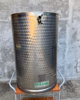 botte in acciaio per vino