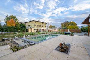 PORZIONE DI TRIFAMILIARE TOTALMENTE RISTRUTTURATA