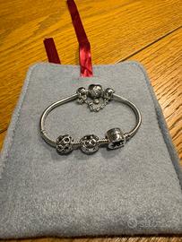 Bracciale originale Pandora con charms e chiusura