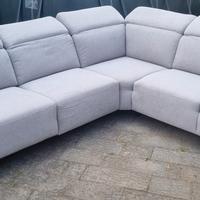 Divano angolare con seduta relax motorizzata