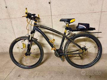 MTB 27,5 Boeris personalizzata nero oro