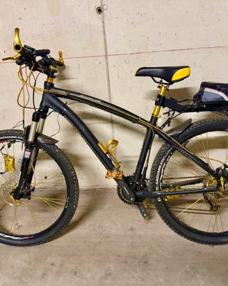 MTB 27,5 Boeris personalizzata nero oro