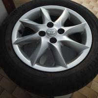 Pneumatici estivi con cerchi in lega Toyota Yaris