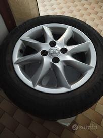 Pneumatici estivi con cerchi in lega Toyota Yaris