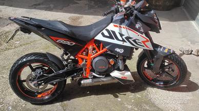KTM 690 DUKE R