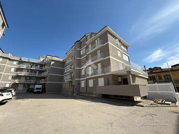 3 LOCALI A MELITO DI NAPOLI