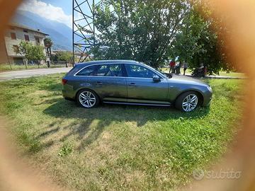 Audi A4 4 × 190 cavalli sline esterna interna