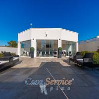 Prestigiosa struttura con parcheggio