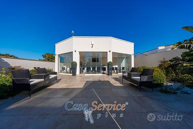 Prestigiosa struttura con parcheggio