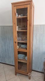 Vetrina in legno.
