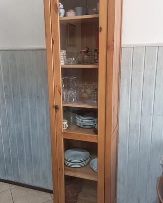 Vetrina in legno.