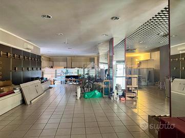 MAGAZZINO A VILLAFRANCA DI VERONA