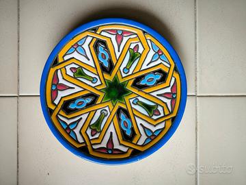 Piatto decorato a mano vintage