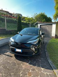 Toyota C-HR 2.0 Hybrid da 184 CV Lounge nera