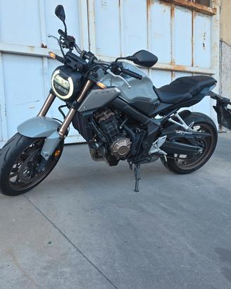 HONDA CB 650 R  pearl smoke grey