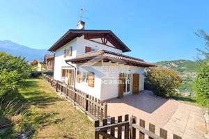 Villa di 300 m² con più di 5 locali e box auto dop