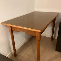 Tavolo rettangolare  70 x 120 cm in legno +4 sedie