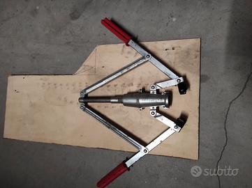 macchinetta tappa bottiglie.