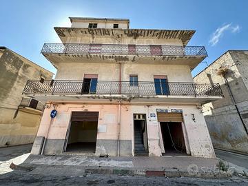 Casa indipendente a Partinico, Largo Avellone
