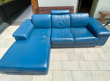 Divano in pelle blu
