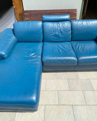 Divano in pelle blu