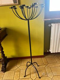 Candelabro da terra in metallo