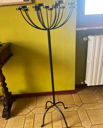 Candelabro da terra in metallo