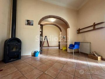 Appartamento di 125 m² con 5 locali a Figline e In