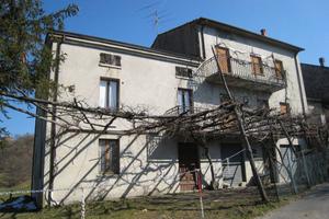 Casa indipendente di 350 m² con più di 5 locali a 