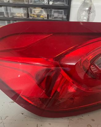 Faro posteriore ford fiesta 2020