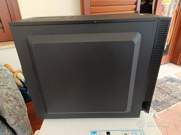 case pc cooler master  vuoto con una ventola 