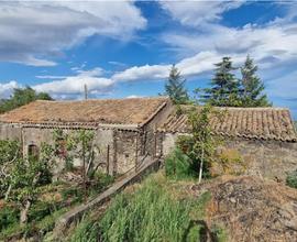 Terreno con fabbricato a Vena - Piedimonte Etneo